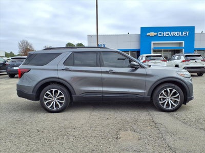 2025 Ford Explorer ST-Line