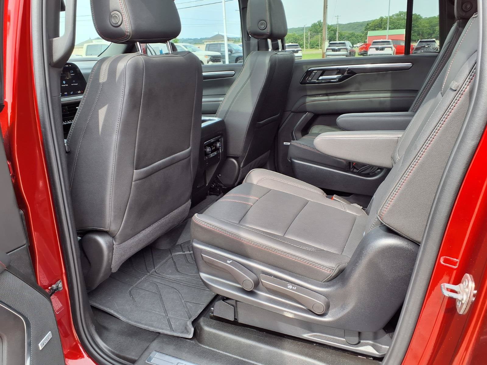 2025 Chevrolet Suburban RST