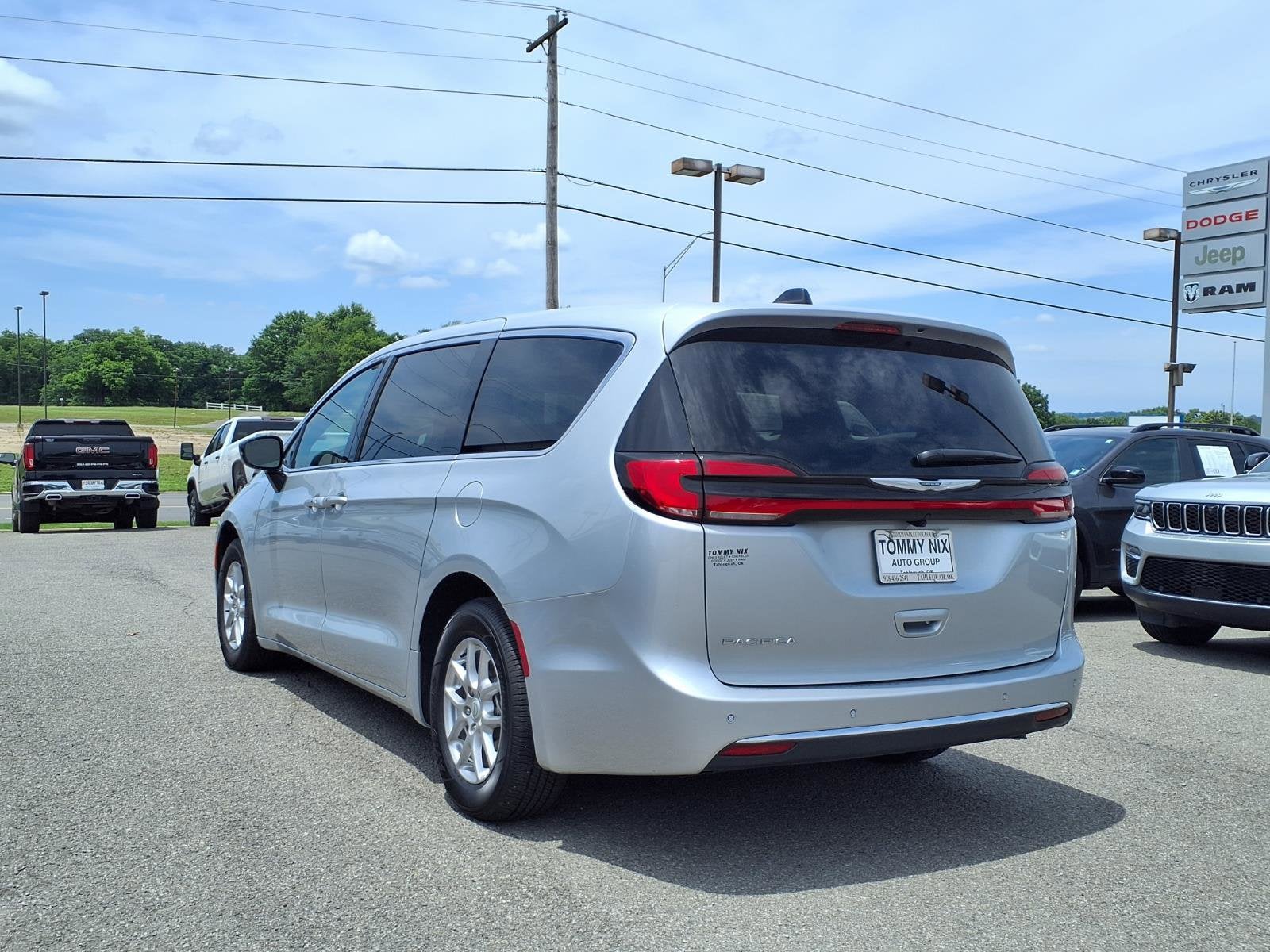 2026 Chrysler Pacifica Select