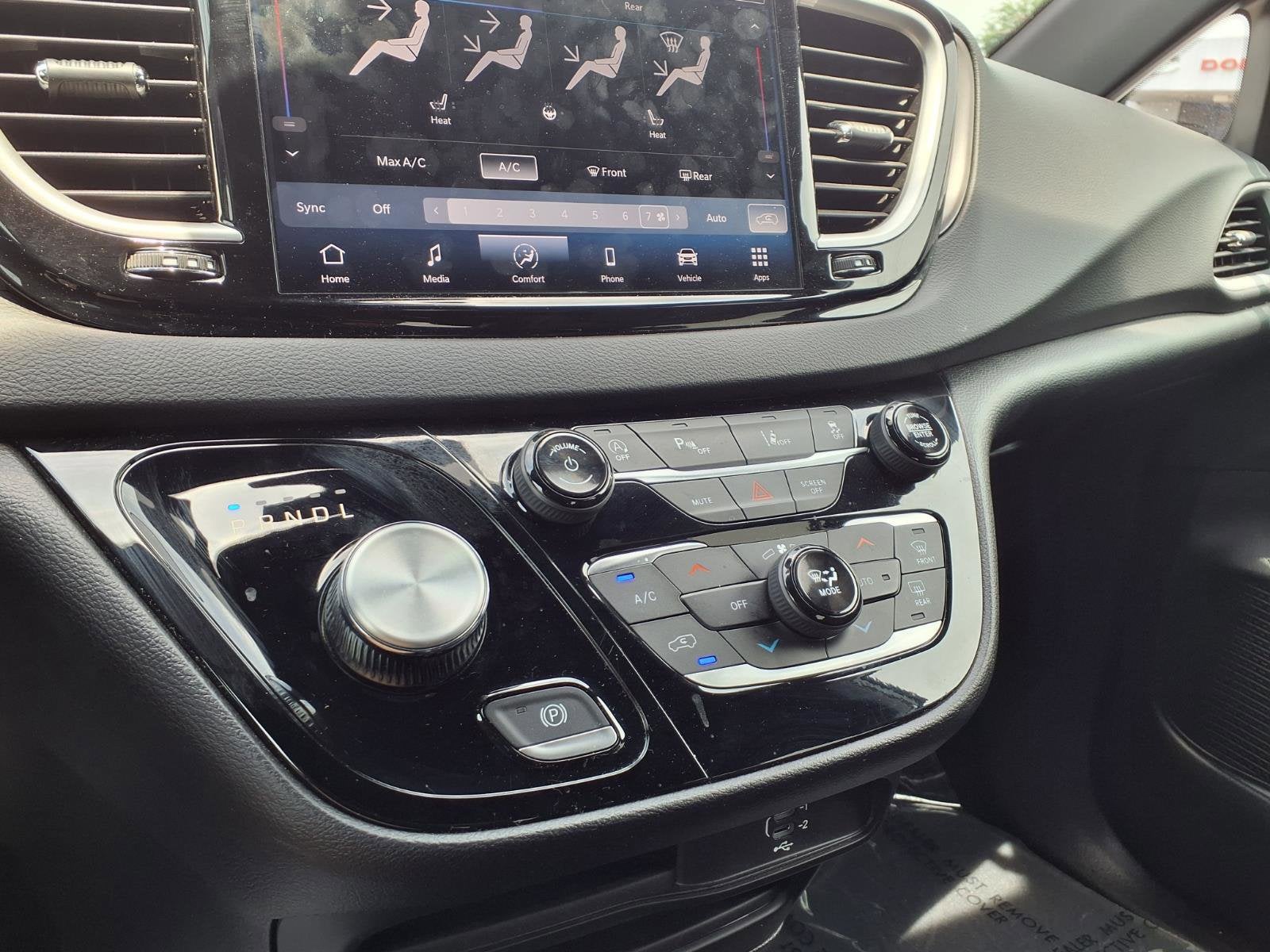 2026 Chrysler Pacifica Select