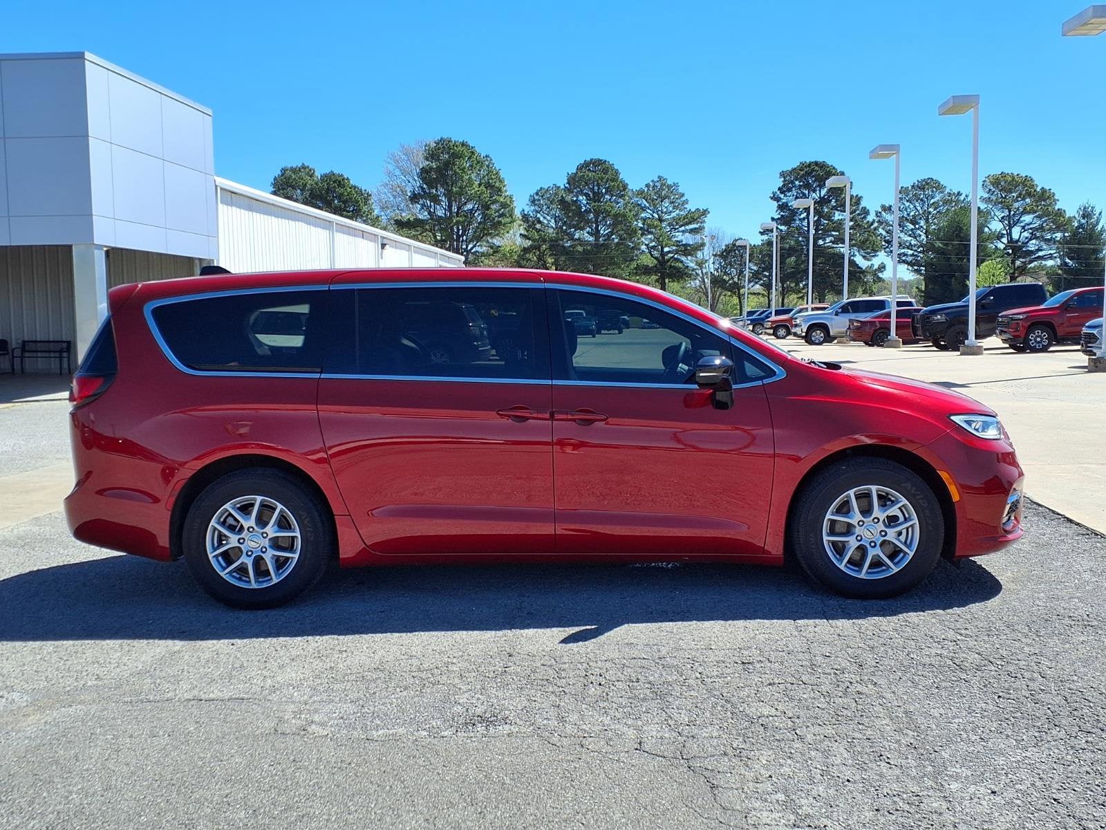 2025 Chrysler Pacifica Select