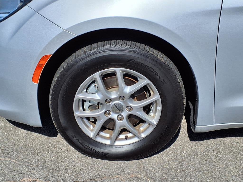 2022 Chrysler Voyager LX