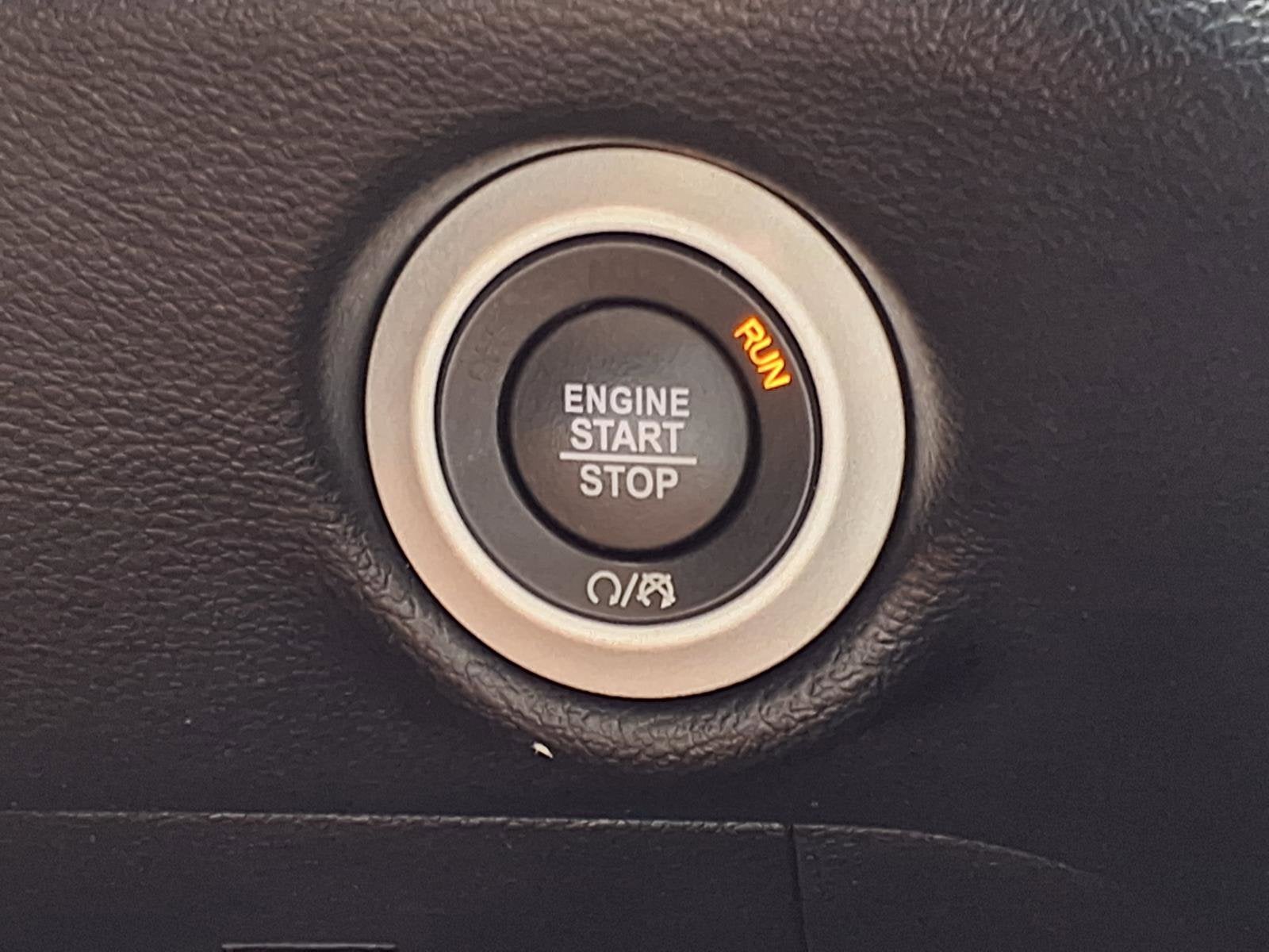 2025 Chrysler Voyager LX
