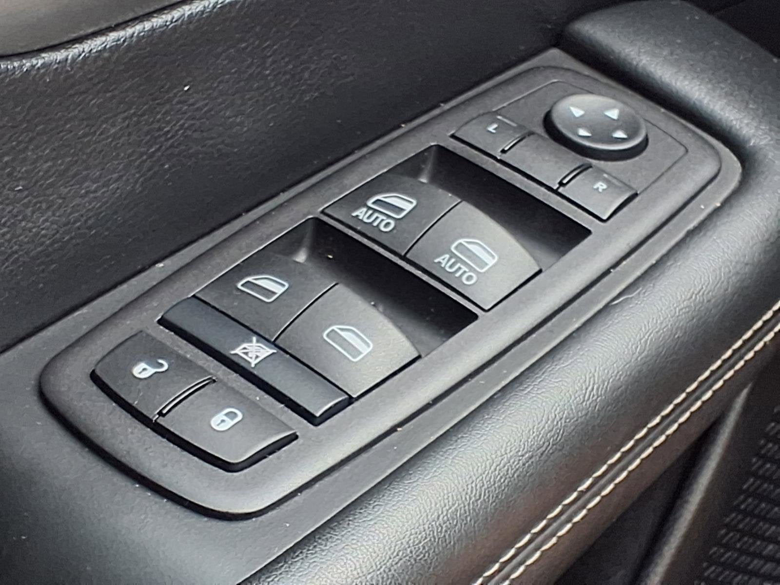2025 Chrysler Voyager LX