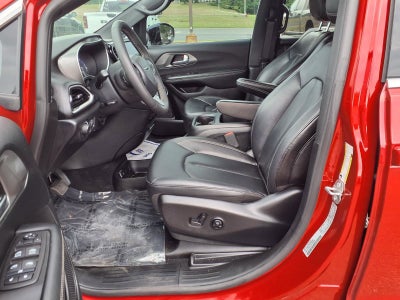 2025 Chrysler Voyager LX
