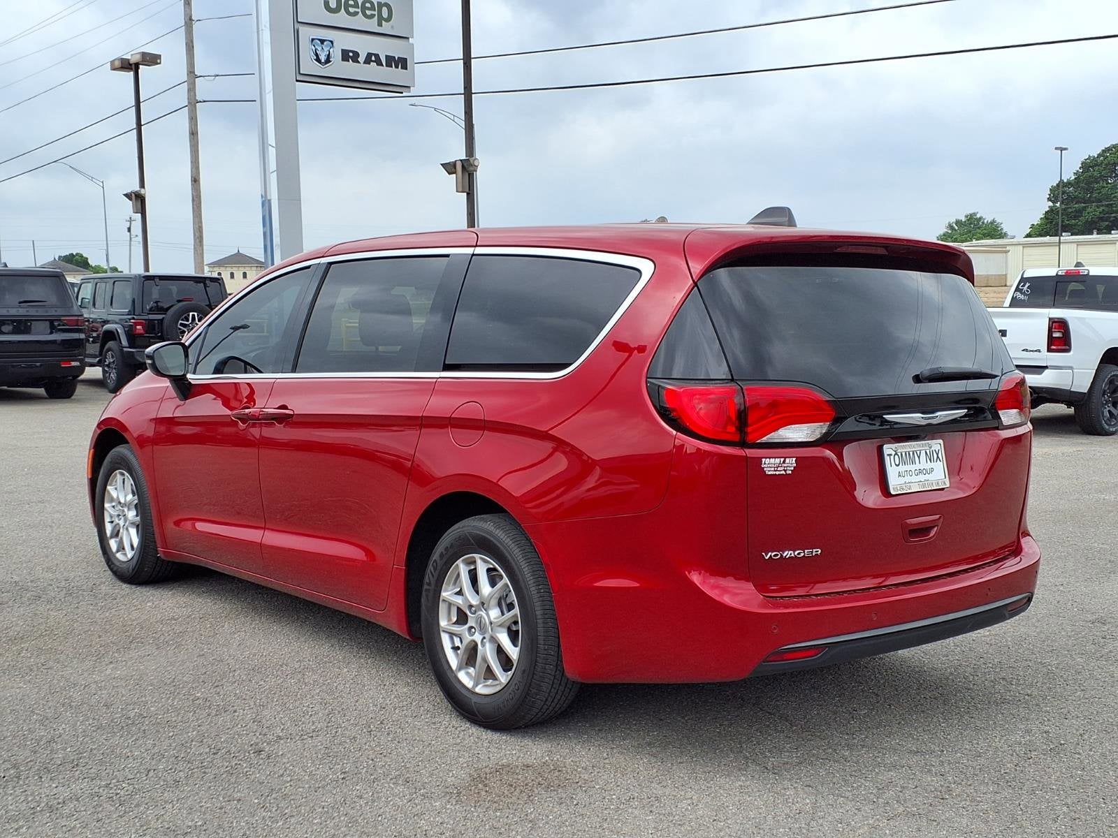 2025 Chrysler Voyager LX