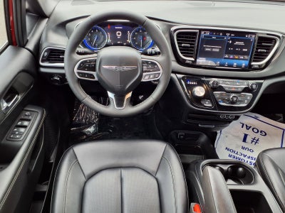 2025 Chrysler Voyager LX