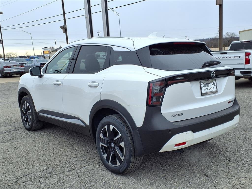 2025 Nissan Kicks SR