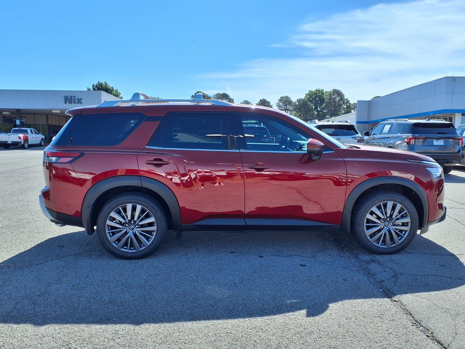 2023 Nissan Pathfinder SL